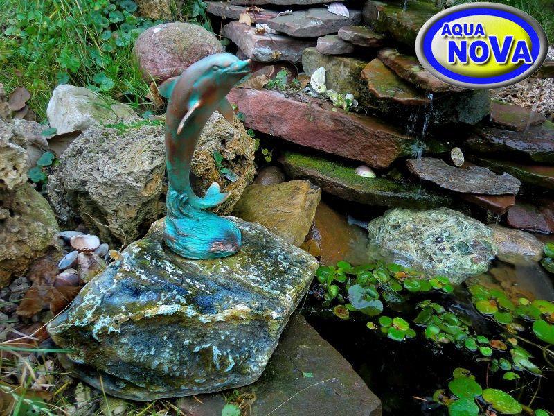 Садова фігурка фонтан АкваНова Дельфін на камені