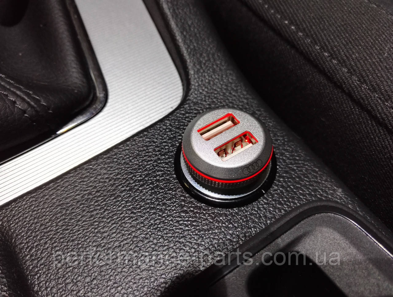 Зарядний пристрій Audi Dual Universal Car Charger 8X0051443