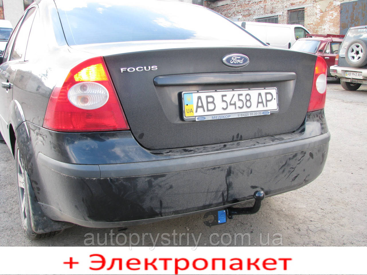 Фаркоп з'ємний на 2 болтах - Ford Focus 2 Седан (2005-2011)