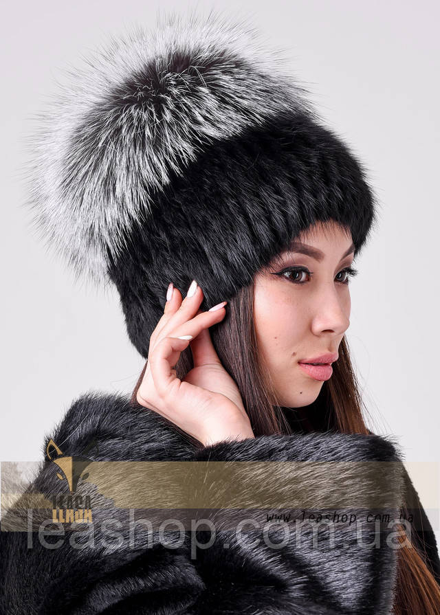 Женская шапочка из ондатры украшенная мехом чернобурки ФОТО