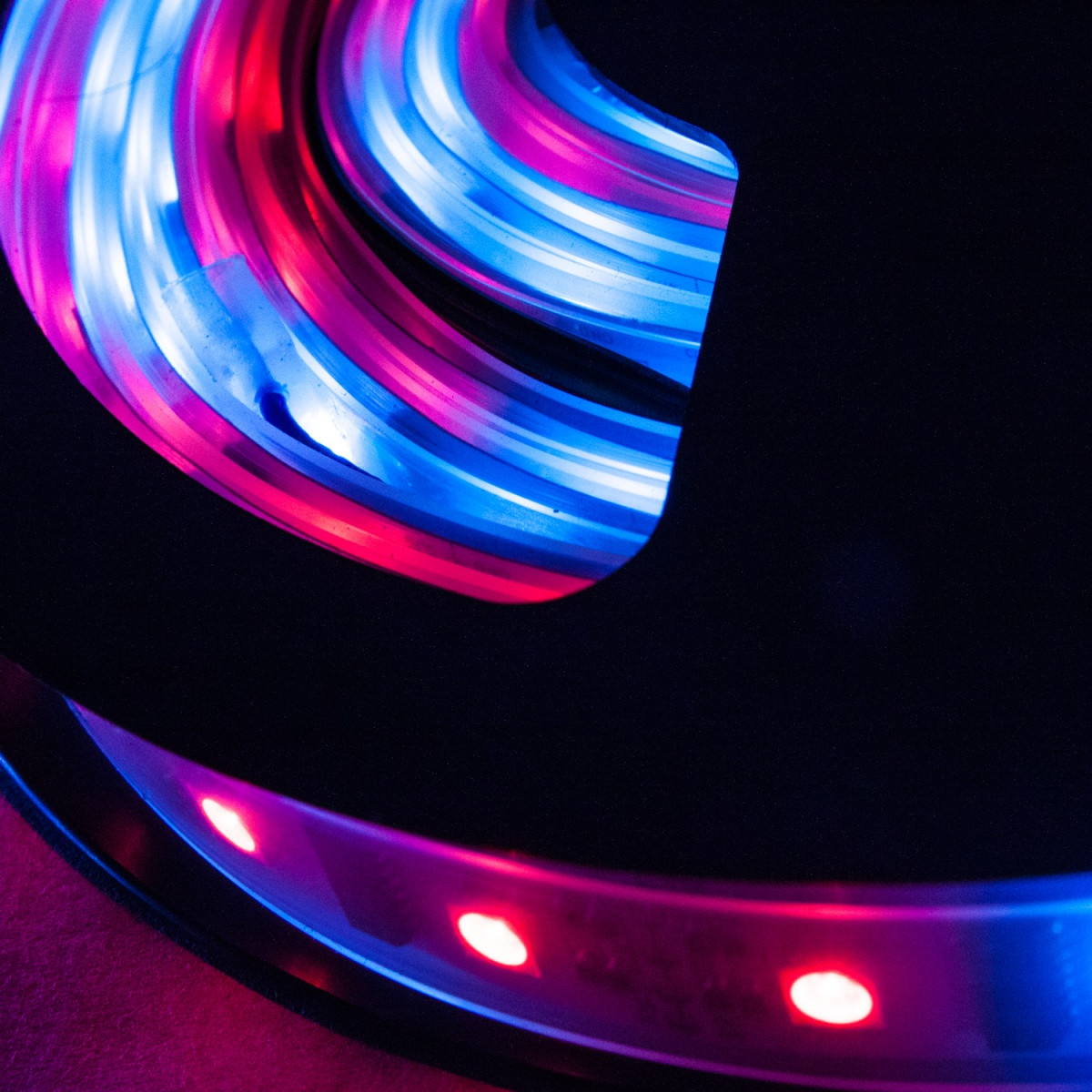 Dilux — Світлодіодна стрічка RGB 5050 60 LED/m IP68 вологозахищена