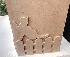 Решетка и котики клеются к стенке.