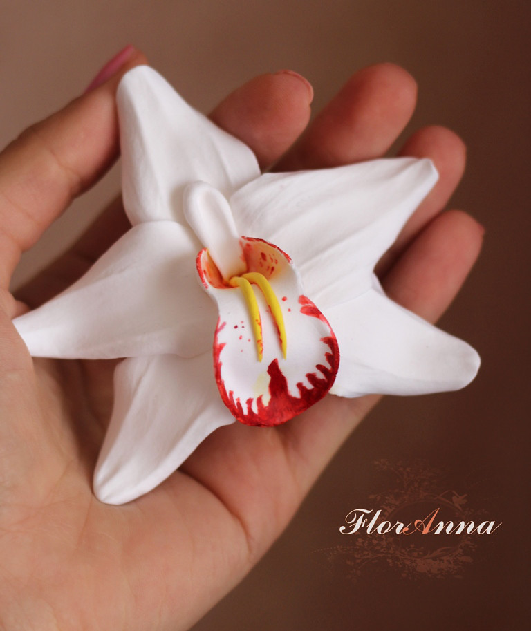 "Белая орхидея с росписью" заколка для волос цветок из полимерной глиной ручной работы(1шт) - фото 6 - id-p88674226