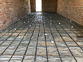 Укладывание плёнки, армирование.