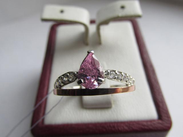 Серебряное кольцо с камнем