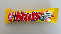 Шоколадный батончик Nuts 42 г