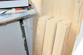 Мы использовали вагонку без сучка. Она смотрится более эстетично и меньше подвергается воздействию влаги.