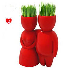 Трав'янчик керамічний червоний подвійний — пара стоїть в обійми