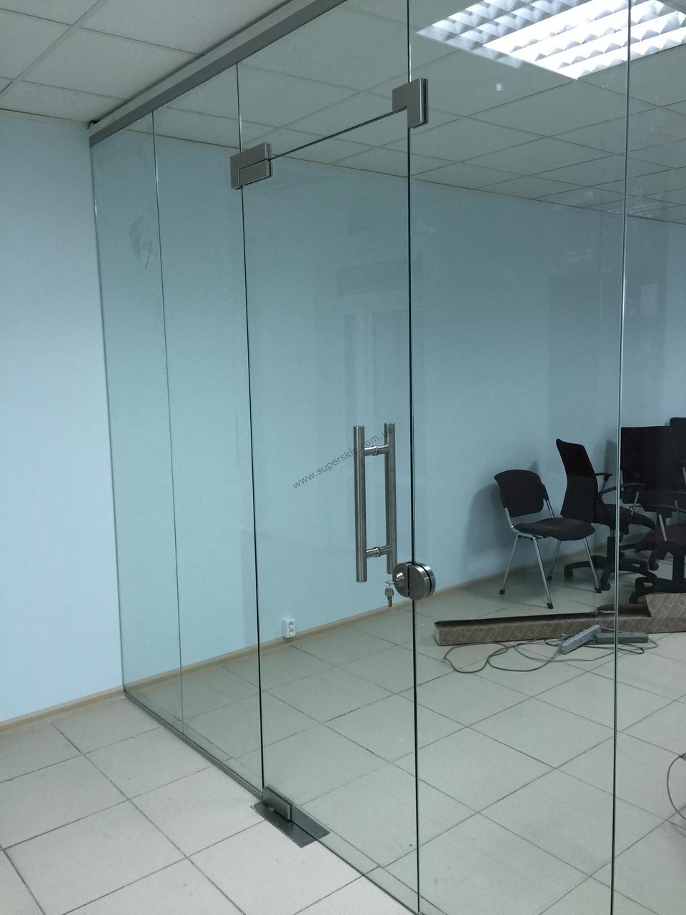 Маятникові двері для офісу з гартованого прозорого скла 10 мм