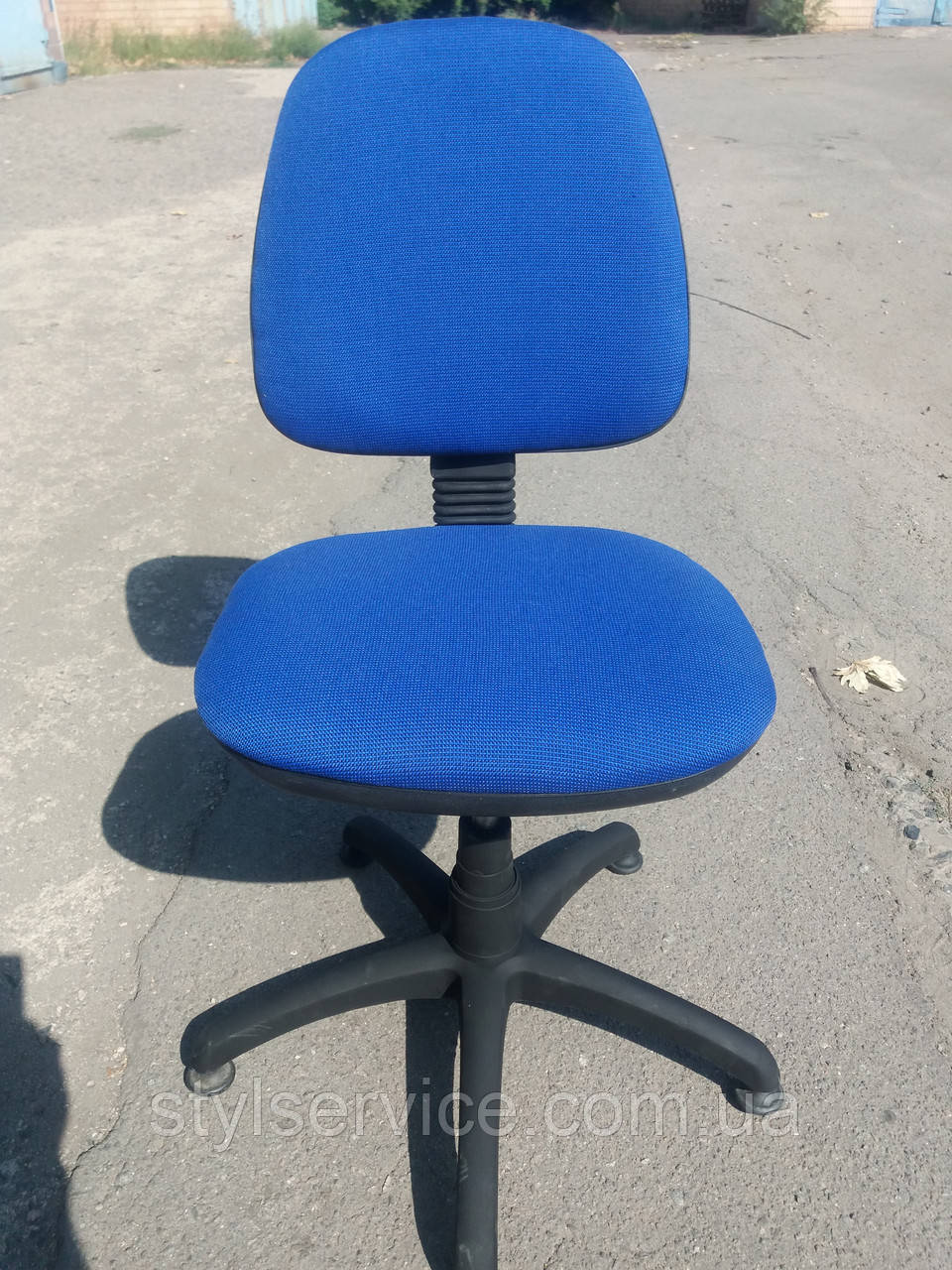 Крісло офісне б/у. Модель Регал+ стопки. Колір: синій - фото 2 - id-p756644801