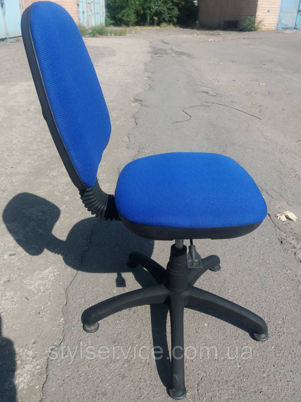 Крісло офісне б/у. Модель Регал+ стопки. Колір: синій - фото 3 - id-p756644801