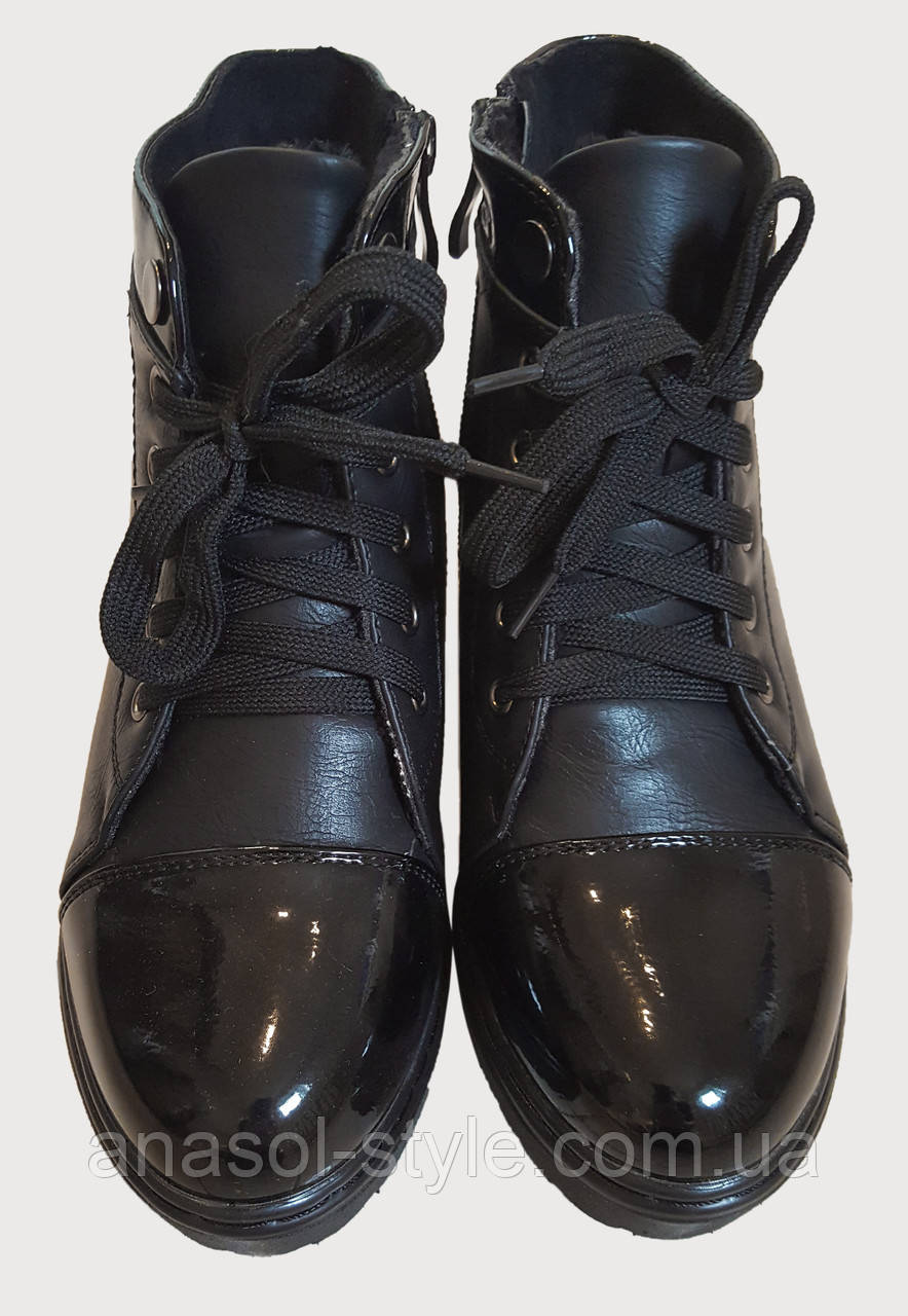 Модні черевики жіночі на танкетці з лаковими вставками на шнурівку і блискавку екошкіра чорні
