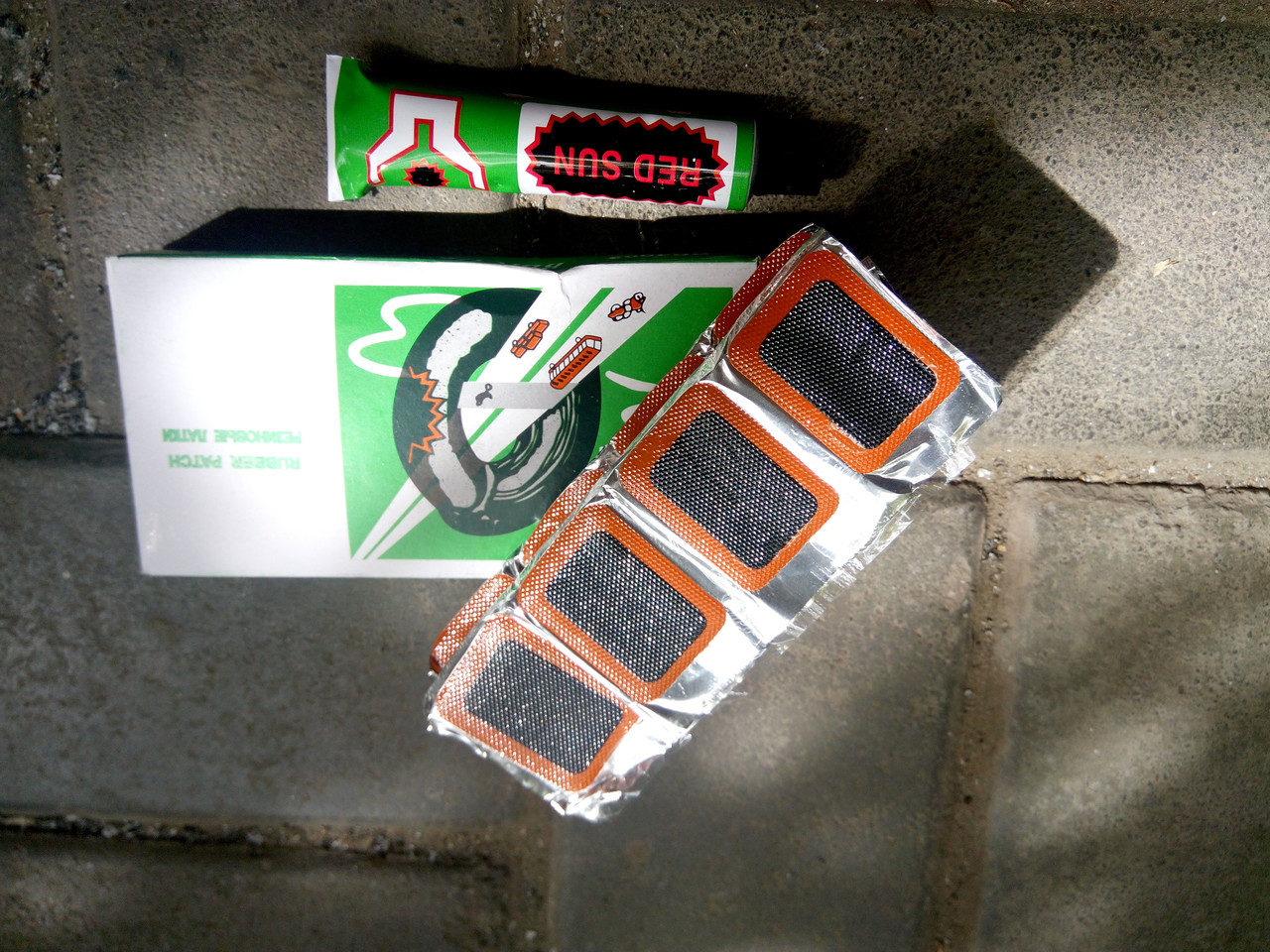 Ремкомплект камери 25х40 48 латок + клей для скутера Honda Dio AF 18, фото 1