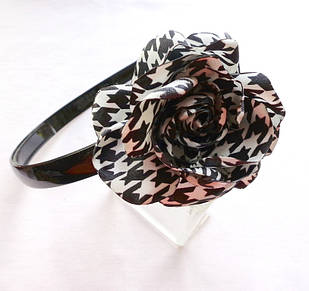 Обруч чорний для волосся з квіткою ручної роботи текстиль "Роза гусяча лапка"