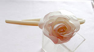 Обруч молочний для волосся з квіткою ручної роботи текстиль "Молочна троянда"
