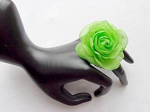 Кільце з квіткою з тканини ручної роботи "Троянда чайна салатова"