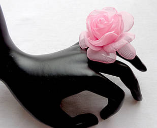 Кільце з квіткою з тканини ручної роботи "Троянда чайна рожева"