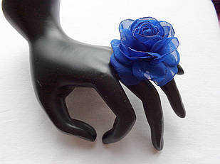 Кільце з квіткою з тканини ручної роботи "Троянда чайна волошкова"