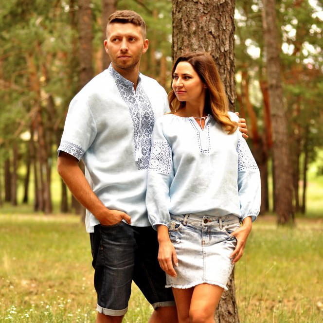 Комплект вишиванок – чоловіча вишита сорочка жіноча вишита блуза ніжно-блакитного кольору