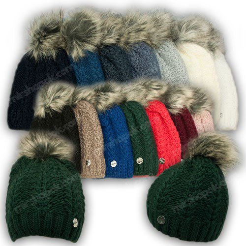 Шапка вязаная с бусинками Шапка вязаная с бусинками