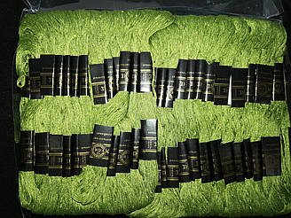 Мулине нити для вышивания и рукоделия 100 мотков по 8 м  (зеленые)