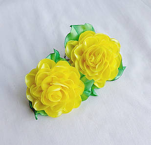 Резинка для волосся з квітами ручної роботи "Жовті трояндочки"/// Резинка для волос "Желтые розочки"