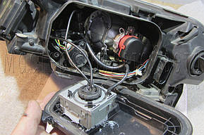 Audi A6 (C6) - замена линз Hella AFS классическая на биксеноновые линзы Hella 4 3.0" дюйма (⌀76мм) D2S/D4S 7