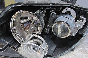 Mitsubishi Outlander - замена галогенных линз на Bi-LED линзы Optima Premium Professional Series 3,0" 3