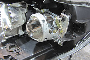 Mitsubishi Outlander - замена галогенных линз на Bi-LED линзы Optima Premium Professional Series 3,0" 5