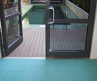 Антискользащее покрытие вокруг бассейна 2