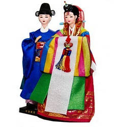 Корейські ляльки в весільному вбранні «Ханбок»