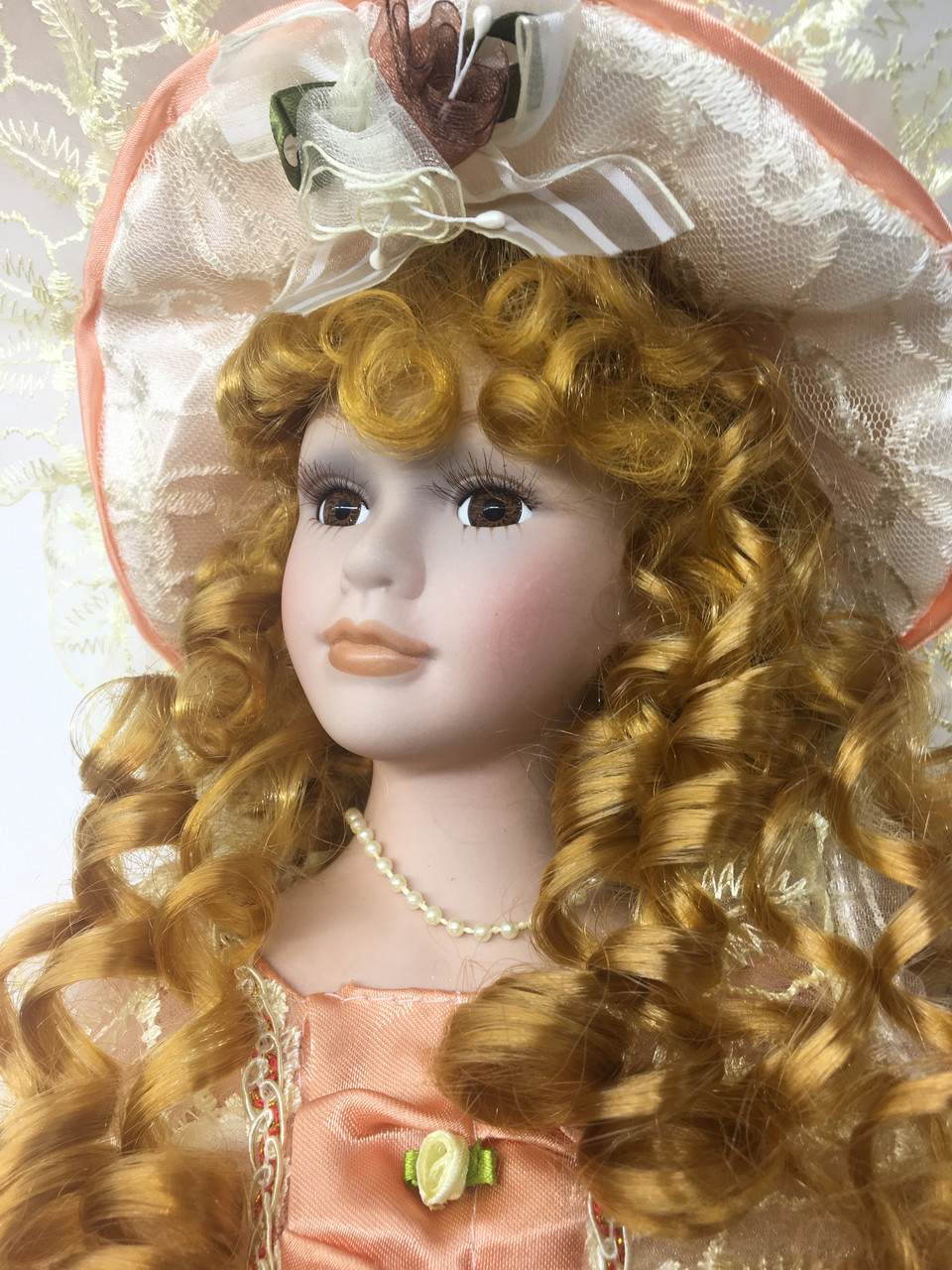 Кукла сувенирная, фарфоровая, коллекционная Porcelain doll "Элиза "45 см (1303-08) - фото 4 - id-p765651200