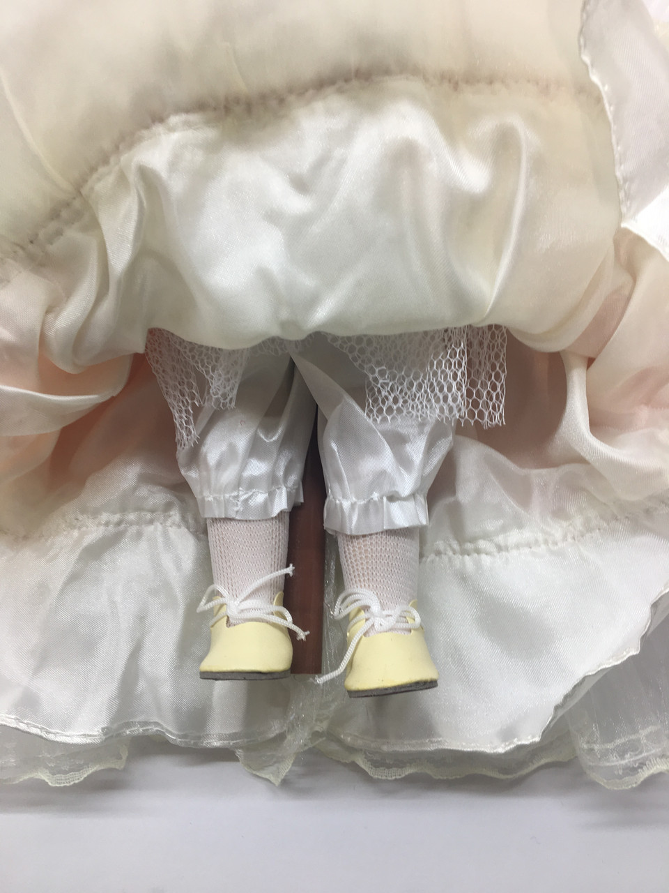 Кукла сувенирная, фарфоровая, коллекционная Porcelain doll "Элиза "45 см (1303-08) - фото 7 - id-p765651200