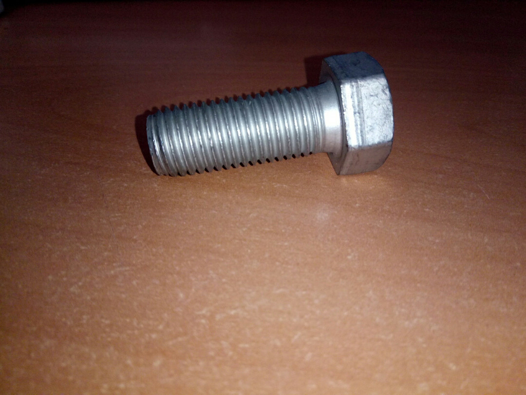 Болт Болт півосі IVECO M16X2X40 MM