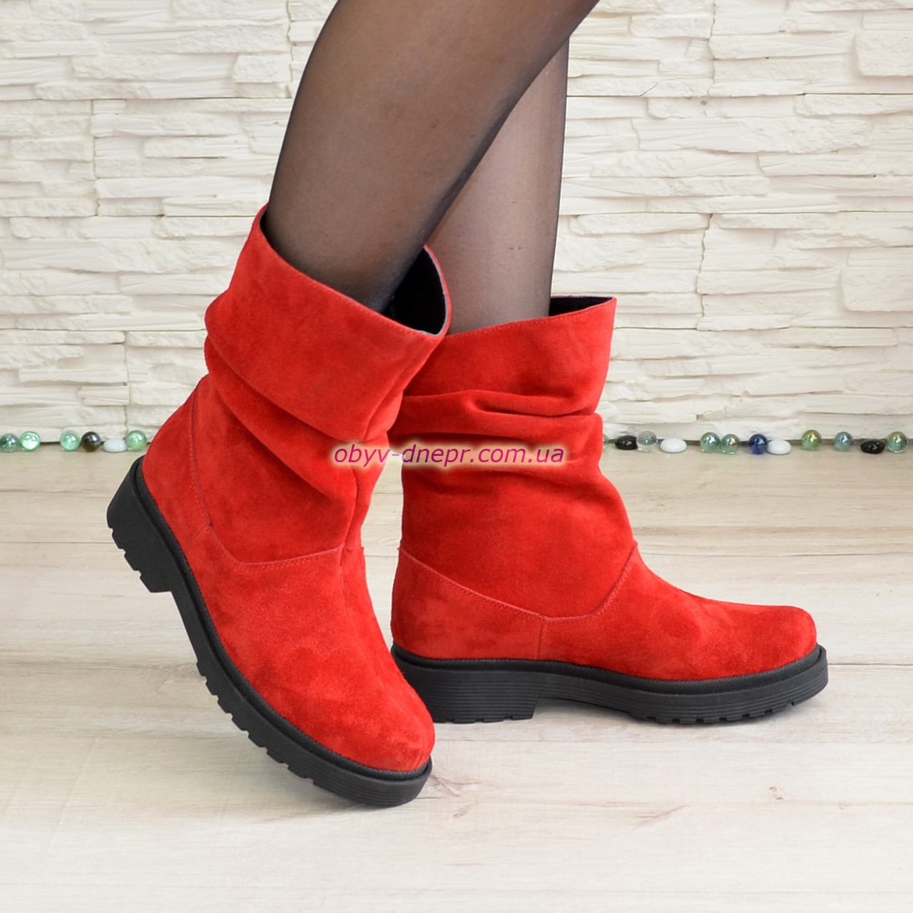 Черевики жіночі на низькому ходу, з натуральної замші червоного кольору, фото 1