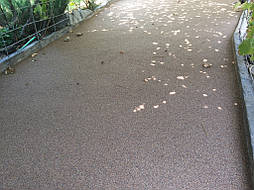 Покрытие на асфальт уложено.