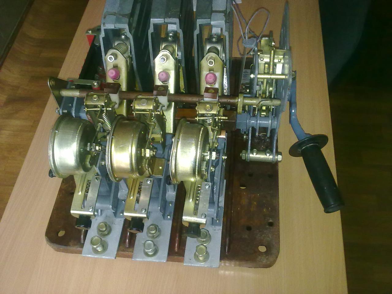 Вимикач АВМ4 АВМ4С АВМ4Н стаціонарний, ручний привід