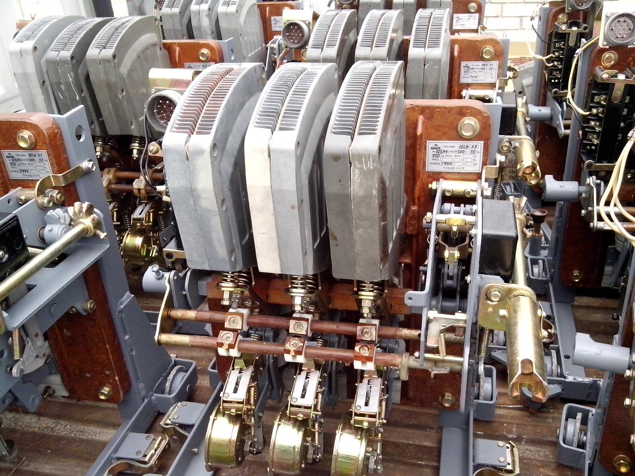 Вимикач АВМ