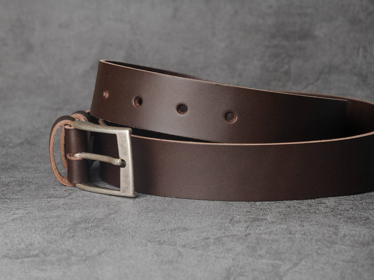 

Качественный коричневый классический ремень из натуральной кожи