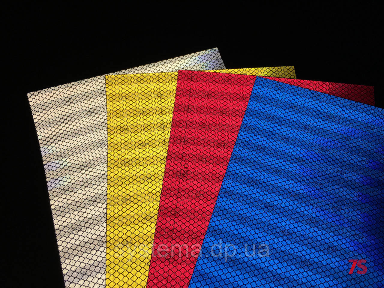 Світловідбиваюча плівка алмазного типу на самоклейці 3M 3430,