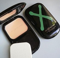 Компактна пудра Max Factor Miracle Touch