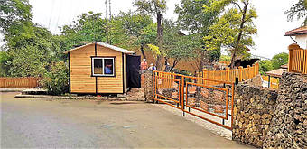 Деревянный пост охраны не боится ни глубоких, ни тем более мелких царапин, они прекрасно закрашиваются. Подробнее: https://lestorg.org.ua/p769729223-post-ohrany-derevyannyj.html