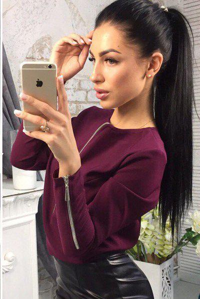 Красива жіноча кофточка з блискавками