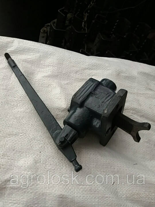 Кришка корпусу приводу гідронасоса в зборі (ХТЗ) Трактор Т-150