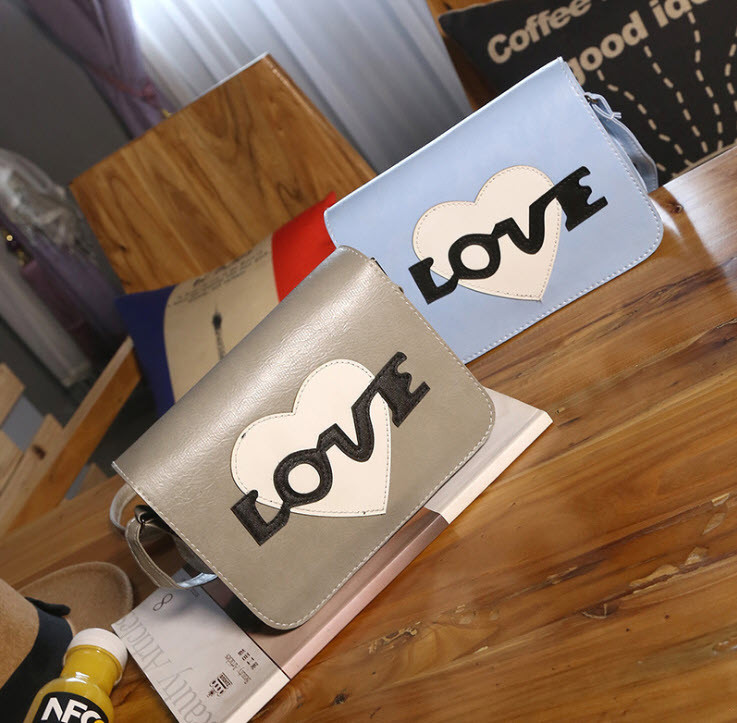 Стильна сумка листоноша Love 