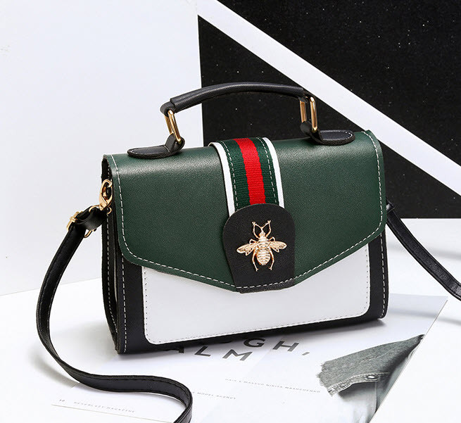 Стильна жіноча сумка-скринька із застібкою Жук