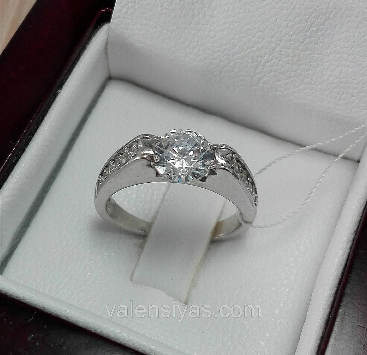 Срібна каблучка з фіанітами