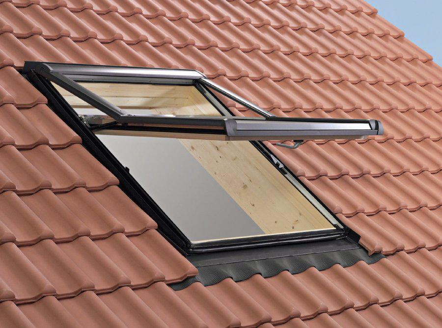 Вікно мансардне 74х118см, дерев'яне Roto 79, двокамерний склопакет заповненості криптоном, з піднятою віссю 3/4., фото 1