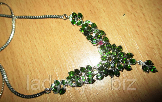 Серебряное колье с хромдиопсидами от студии LadyStyle.Biz украшения купить серебро кольцо мужской перстень сапфиры звезда купить
