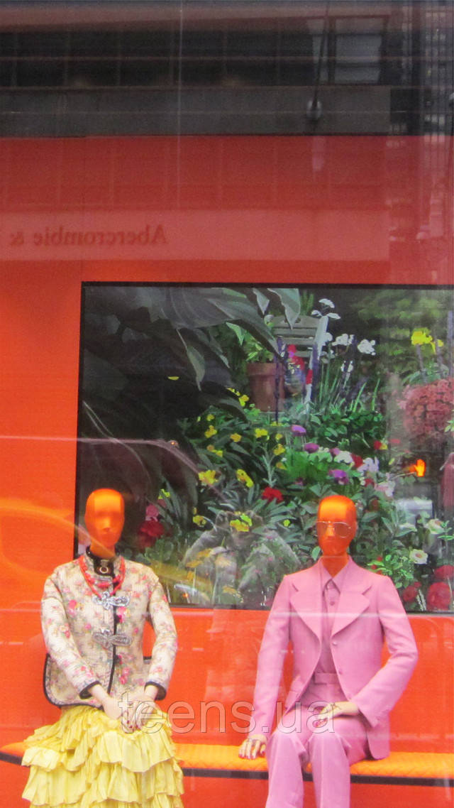 Нью-Йорк,магазин Gucci Розділ Довгі кофти - фото teens.ua - Нью-Йорк,Gucci магазин